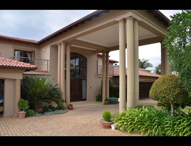 4 BEDROOM HOUSE FOR SALE IN HARTENBOS HEUWELS